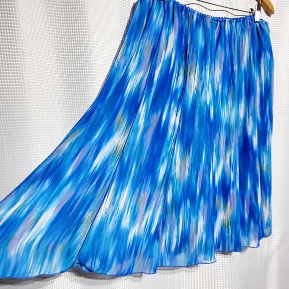 Dressbarn Blue White Purple 12 Panel Skirt (18/20) - Picture 2 of 8